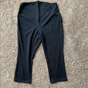 Old Navy Black Maternity Capri Leggings Essential Comfort